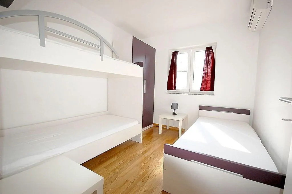 Two-Bedroom Apartment In Malinska III