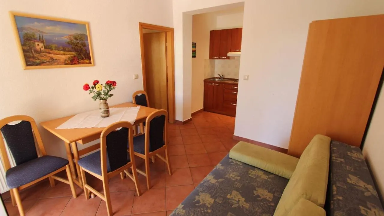 Two-Bedroom Apartment In Malinska III كرواتيا